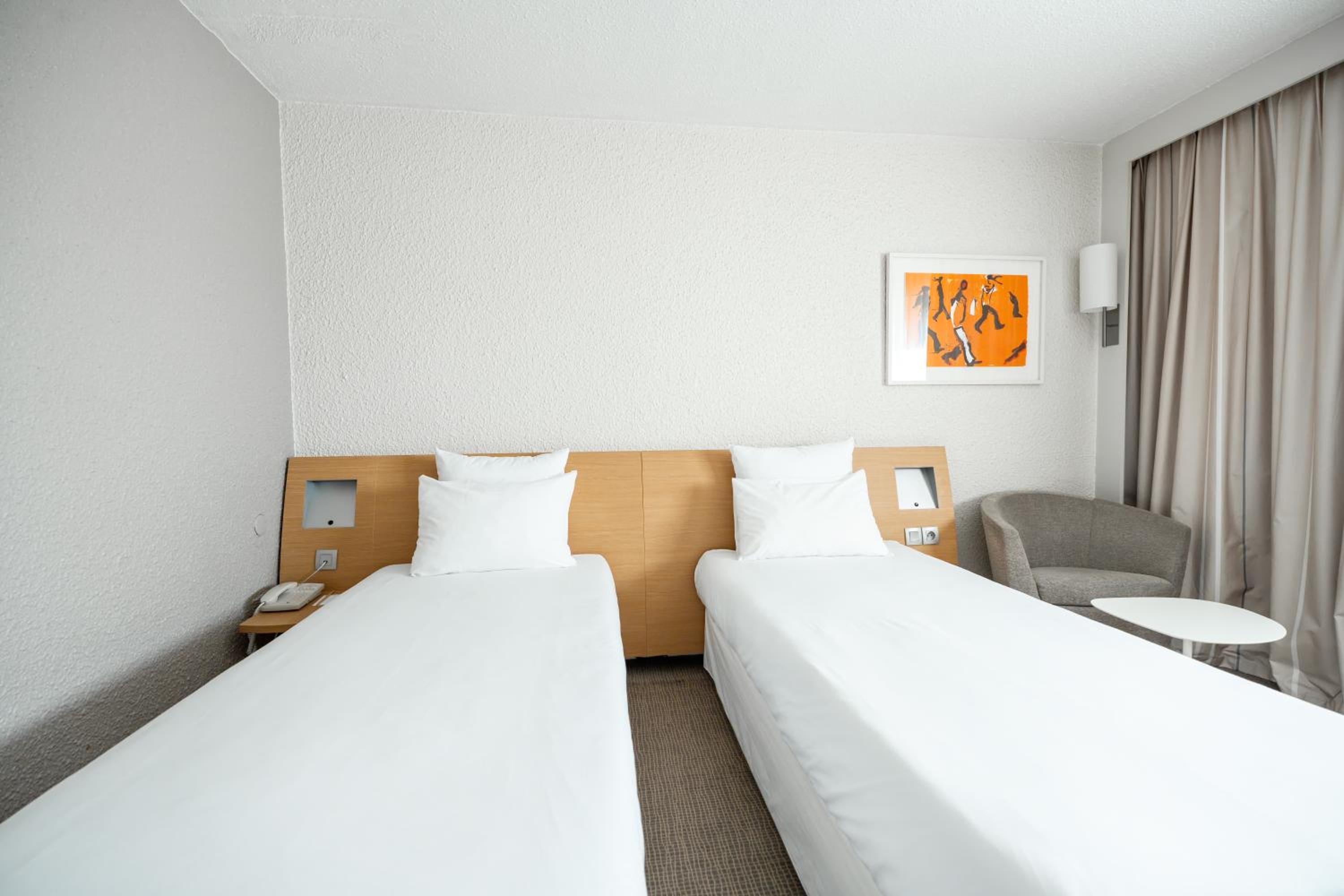 Standard, Twin Beds, Novotel Poissy Orgeval 2/10