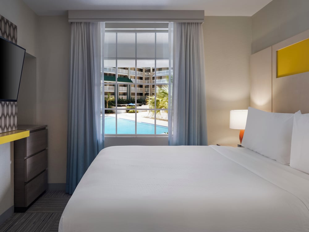 2 Bedrooms, Family Suite, King Bed, Bunk Bed, Water Park View, Sofa