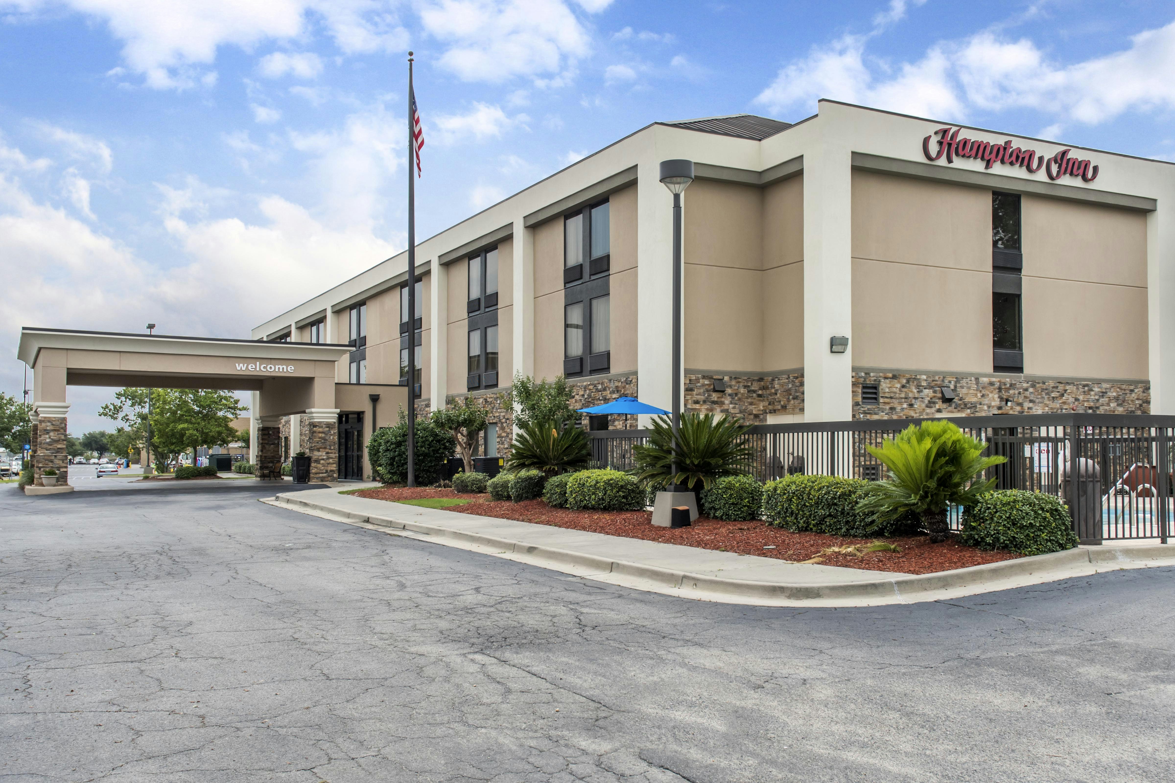 Hampton Inn Douglas 50/50