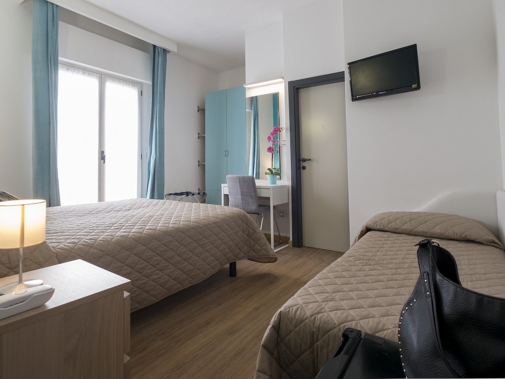 Hotel Levante Rimini 28/72