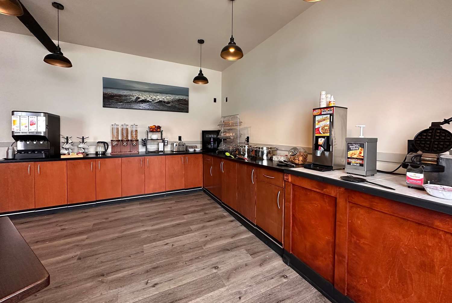 Ramada by Wyndham Estevan 3/7
