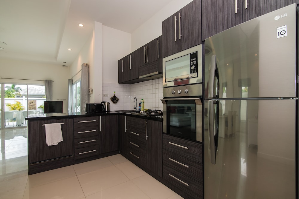 Hua Hin Pool Villa With 4 Bedrooms L27 30/50