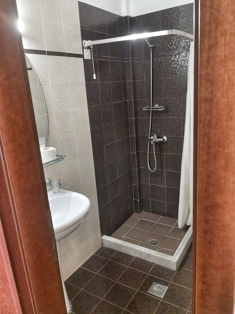 Amerisa Suites 11/85