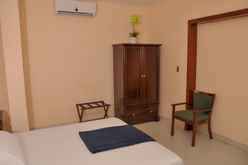 ALLAMANDA BED AND BREAKFAST 10/44
