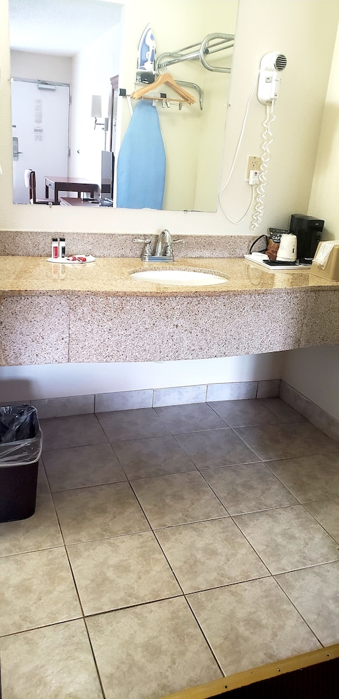 Days Inn By Wyndham Ashland 6/32