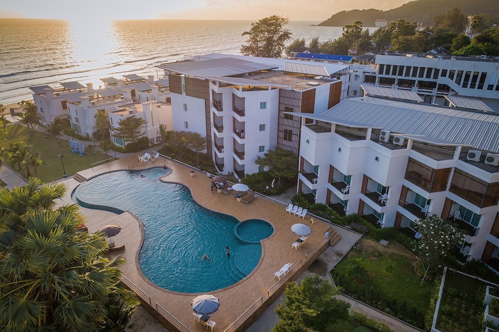 Saint Tropez Beach Resort Hotel 1/74