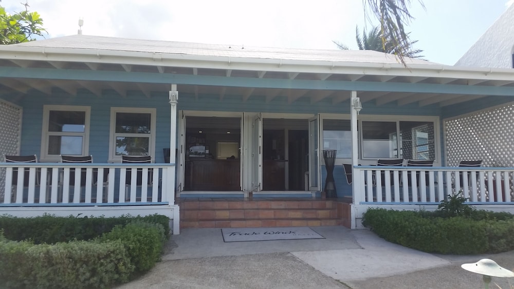 TRADE WINDS HOTEL 2/69