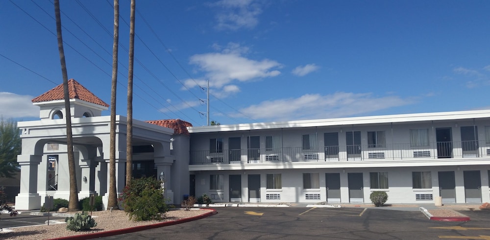 Extend A Suites Phoenix, AZ 8/55