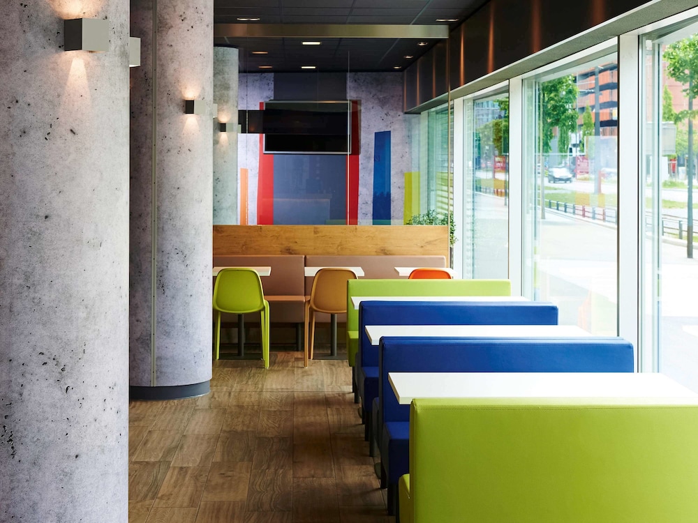 Ibis Budget Zurich City West 11/63
