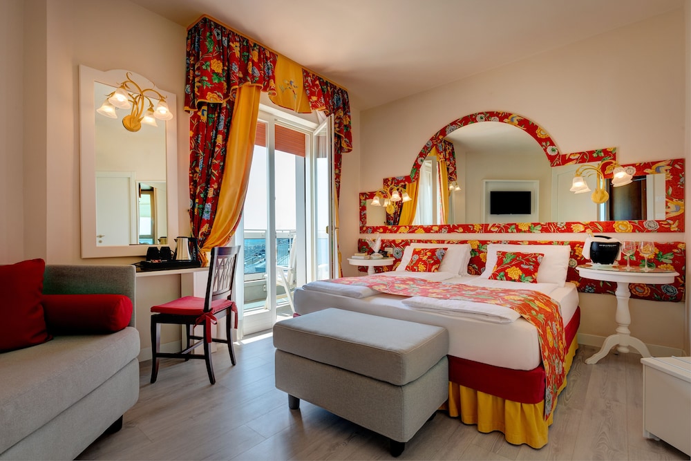 Hotel Cavalieri Palace 18/90
