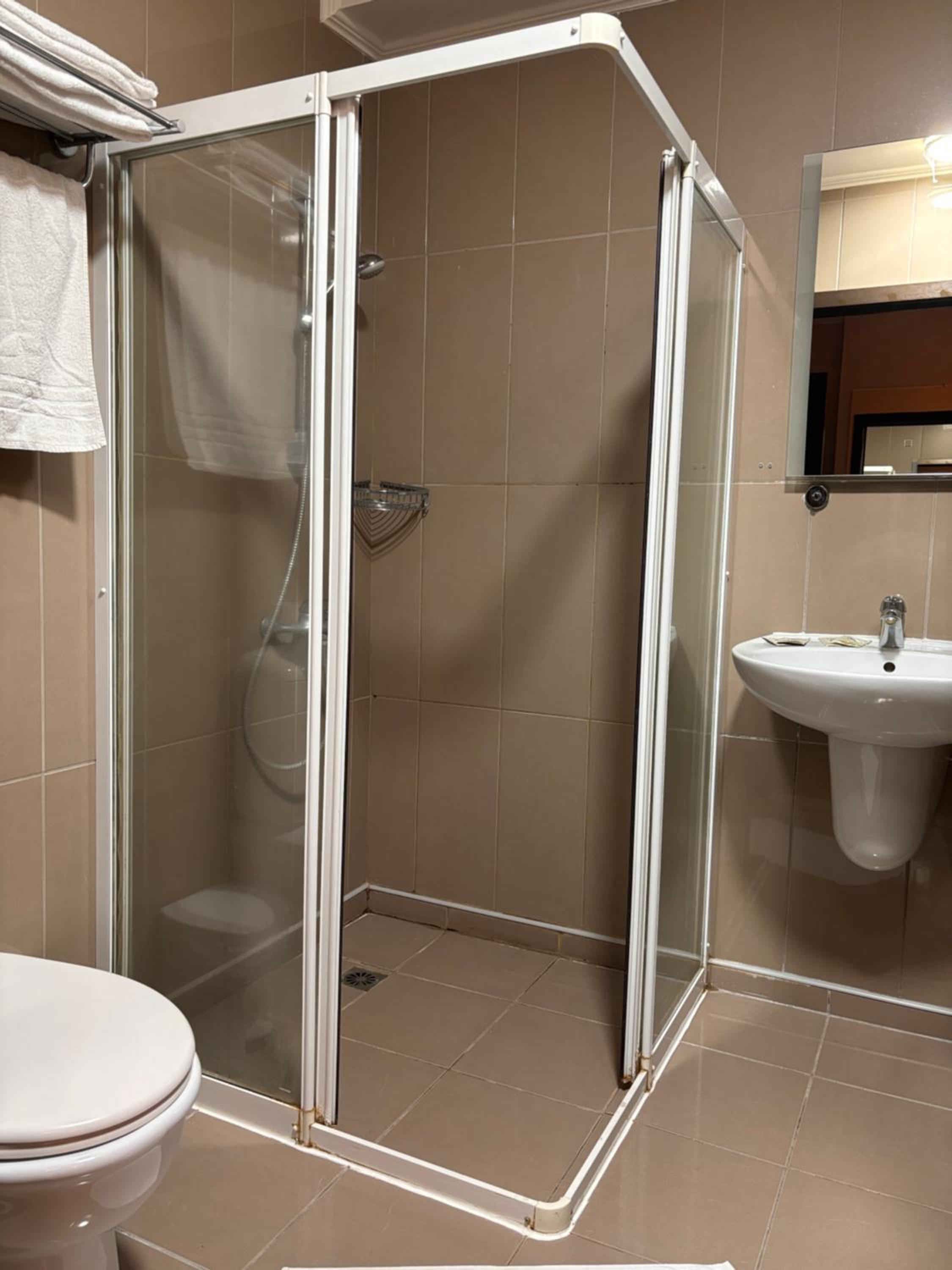 Room, Single, Large, Escale Hotel 3/3