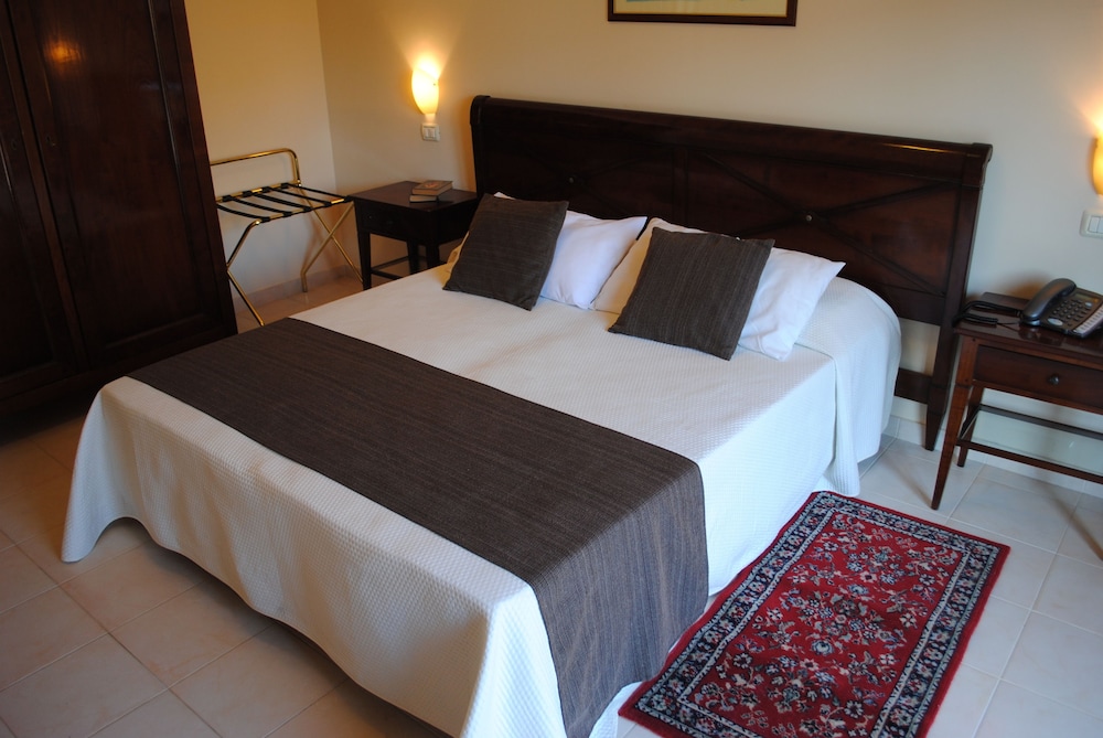 JUNIOR, DOUBLE OR TWIN BED