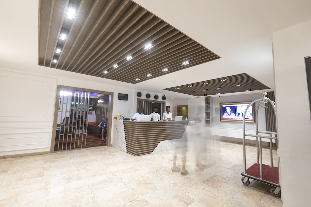 Airport View Hotel 9/40