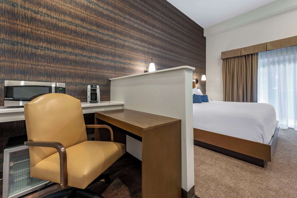 The Cranberry Ascend Hotel Collection 33/65