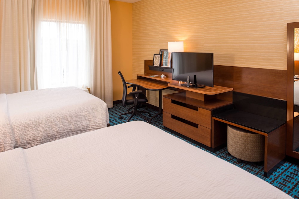 Fairfield Inn Suites St Louis Westport 8/39