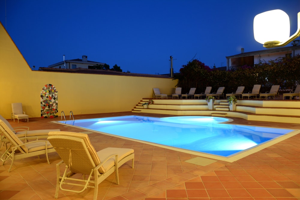 Orri Hotel 4/55
