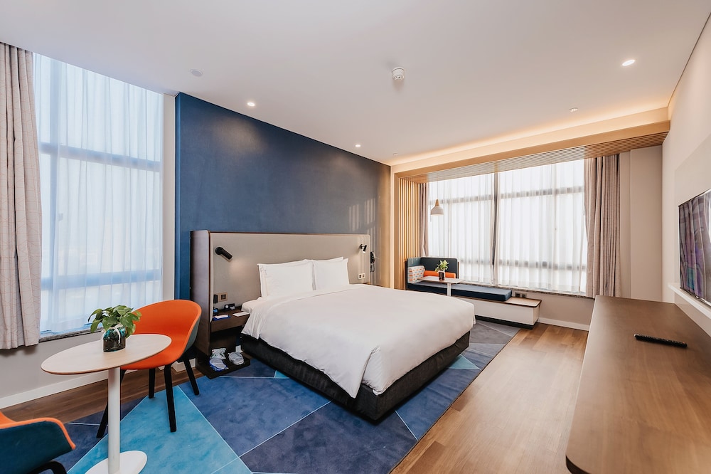 Suite, King Bed