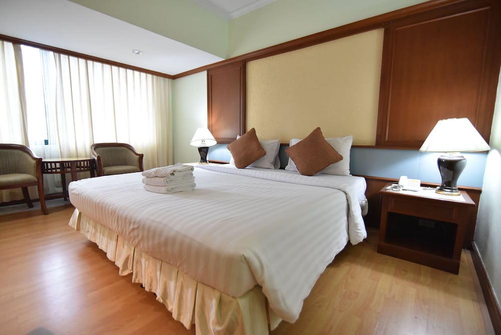Asian Hotel Hatyai 42/72