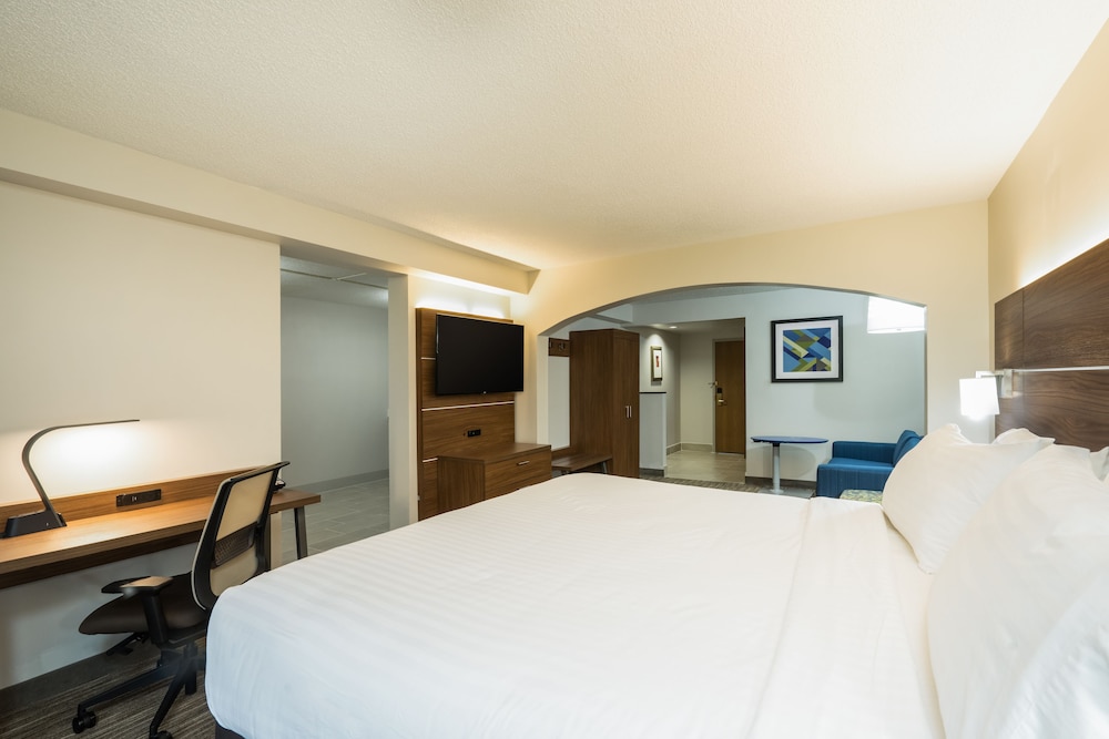 Holiday Inn Express Hotel Suites Louisville East 16/52
