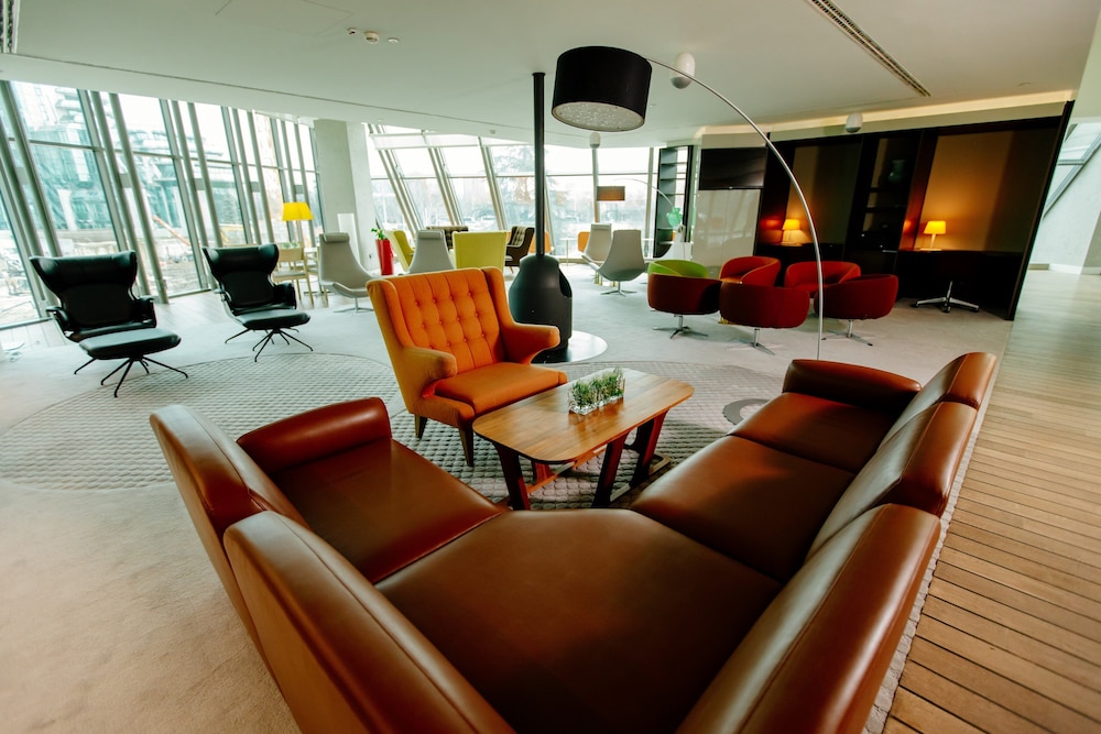 Crowne Plaza Belgrade 60/85
