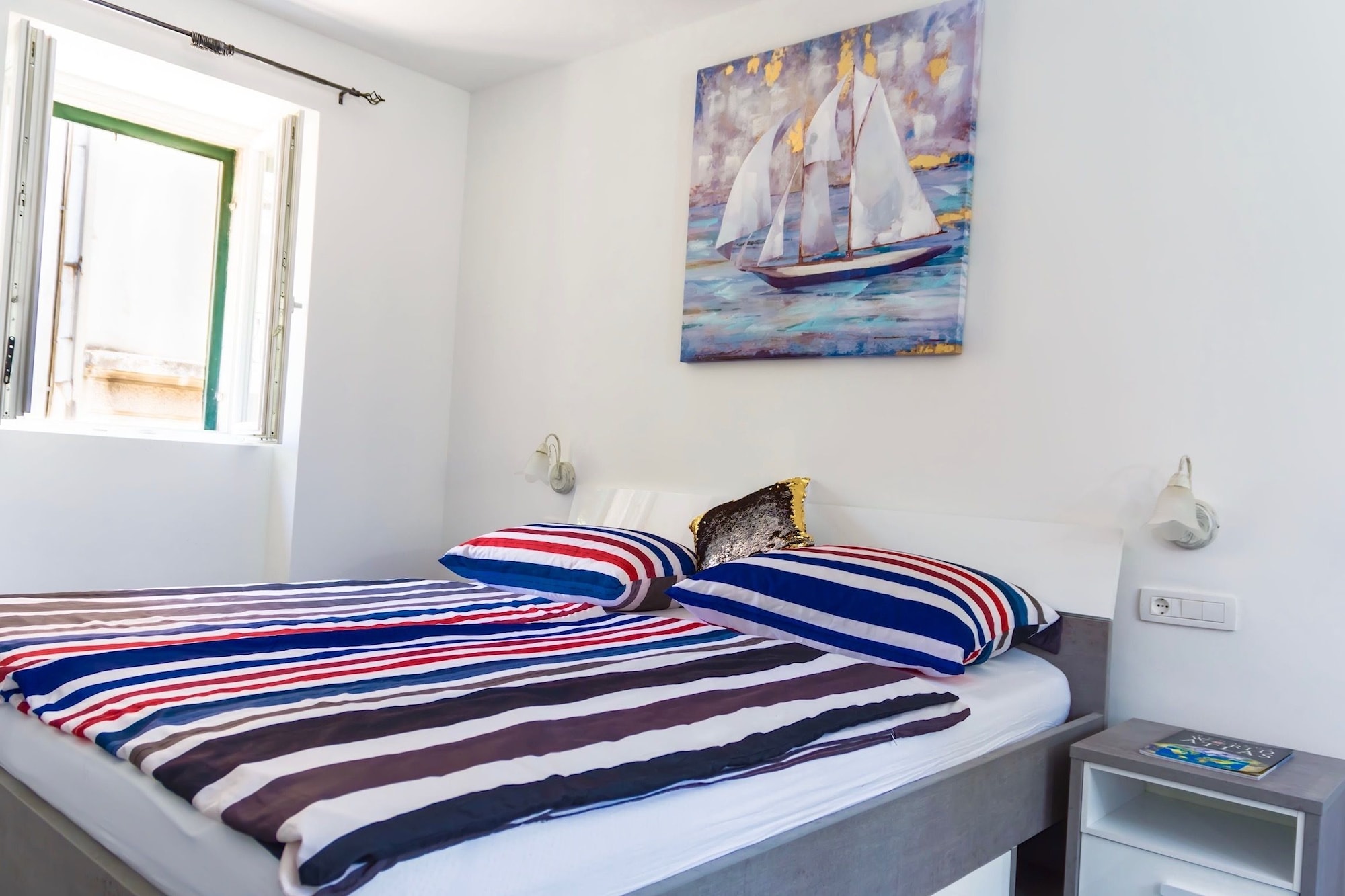 SUPERIOR, STUDIO, KING BED