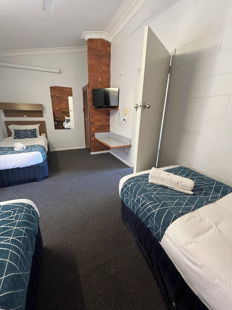 REST POINT MOTOR INN 15/58