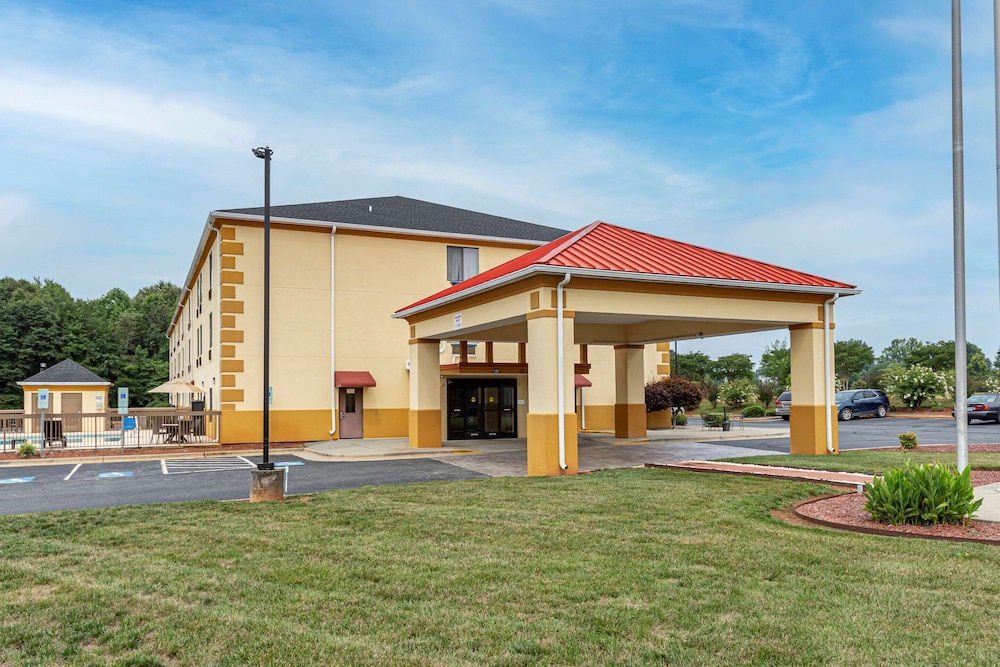 Comfort Inn and Suites Mocksville I-40 4/41