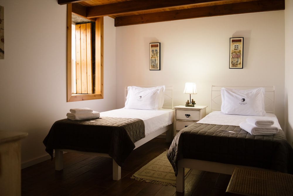 3 Bedrooms, 1 Double and 4 Single Beds, Ocean View