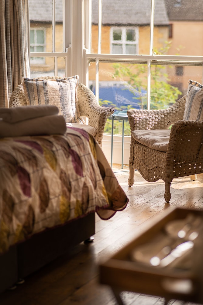 Wild Garlic Restaurant Rooms 30/37