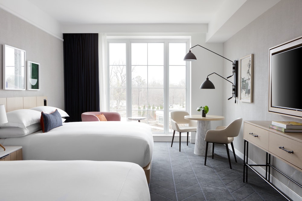 غرفة بسريرين كوين، Kimpton The Forum Hotel, an IHG Hotel 4/9