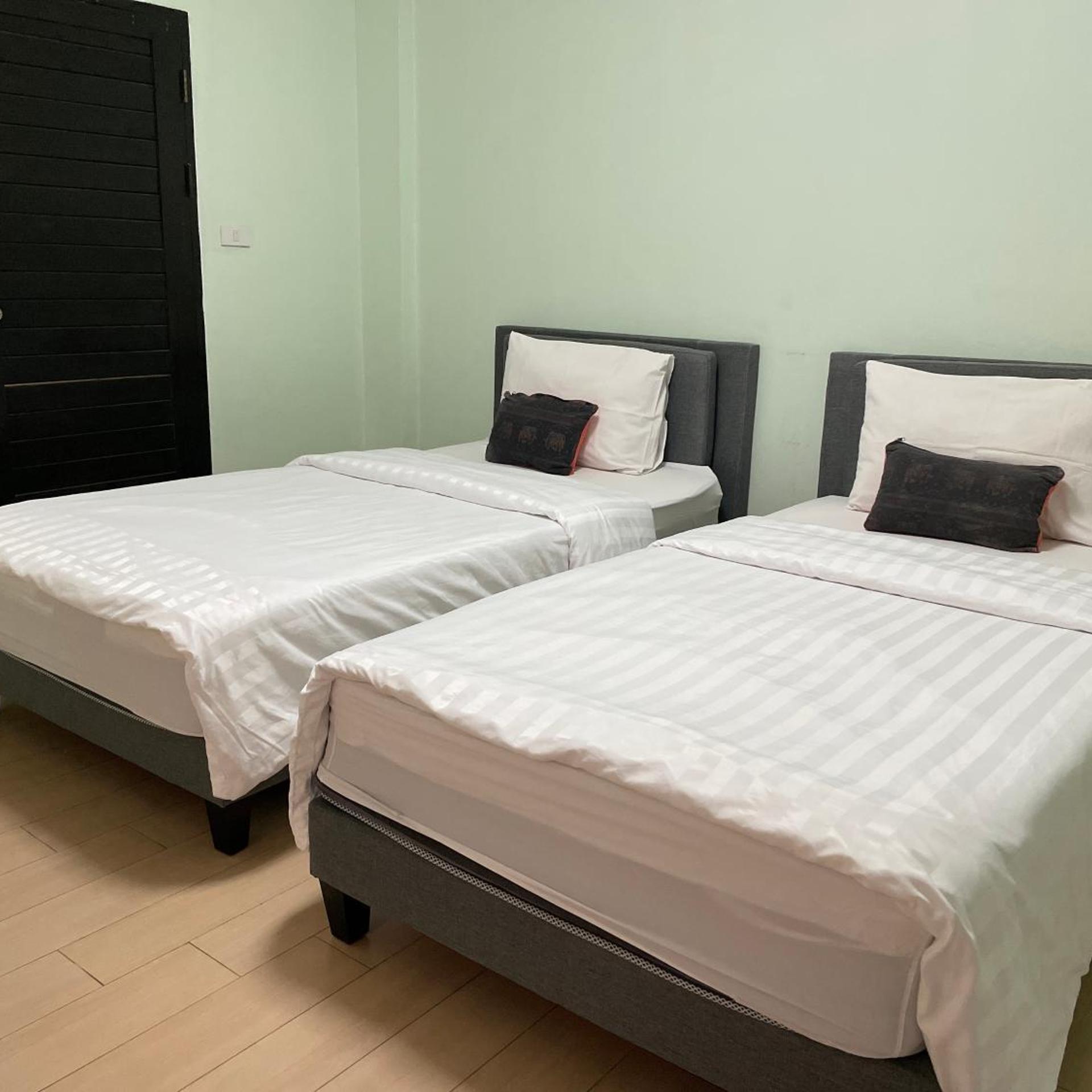 Baan Ploy In - Adults Only 16/54