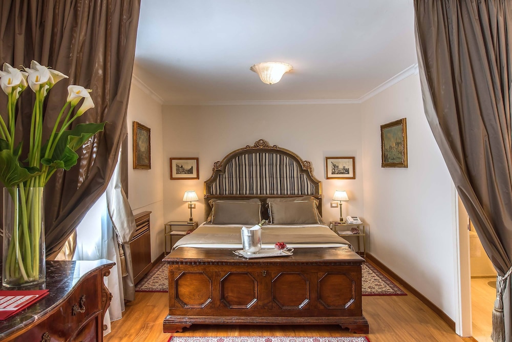 جناح جونيور بسرير كوين مع أريكة، Forum Hotel Rome 3/9