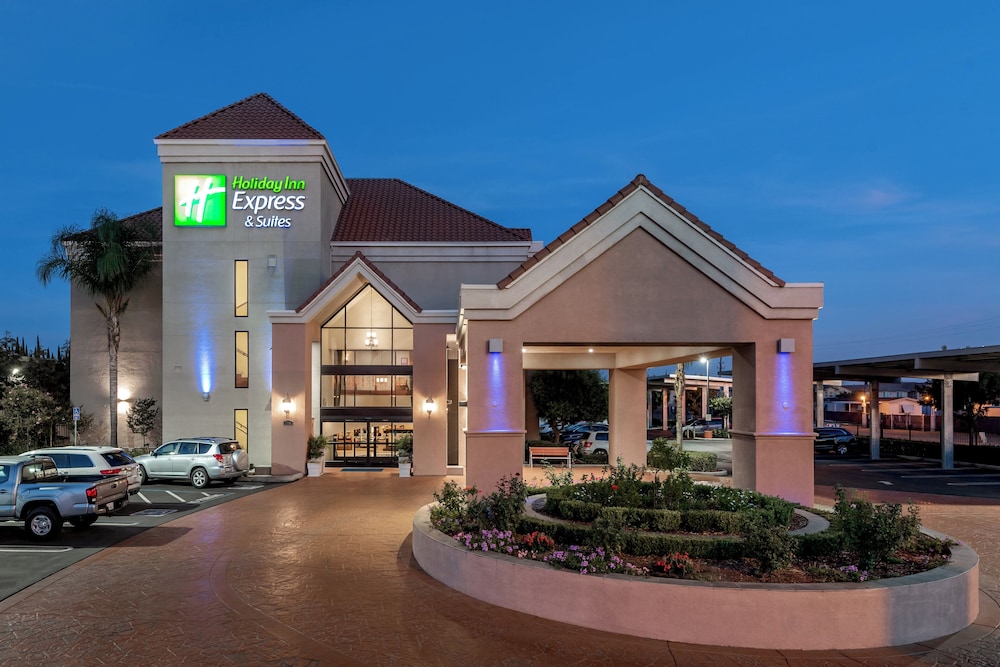 Holiday Inn Express & Suites Lathrop 55/61