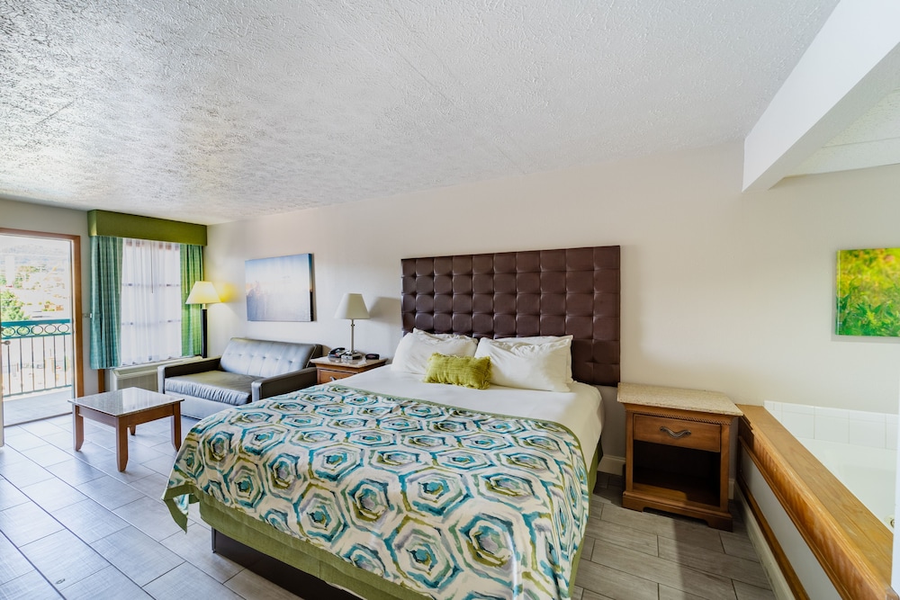 DELUXE, SUITE, KING BED, JETTED TUB