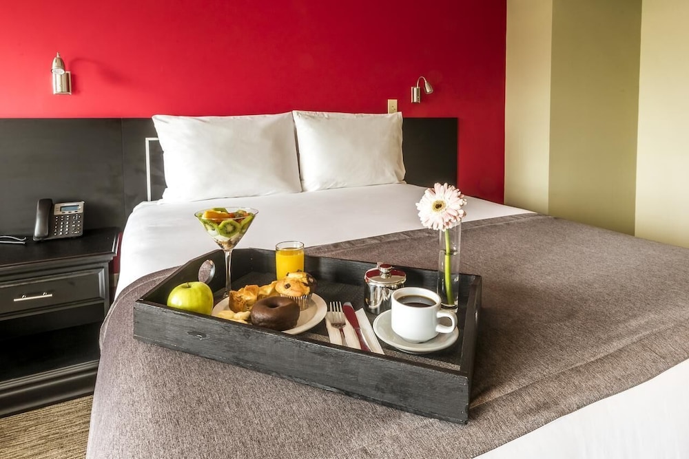 Urban Green Hotel & Suites 44/52