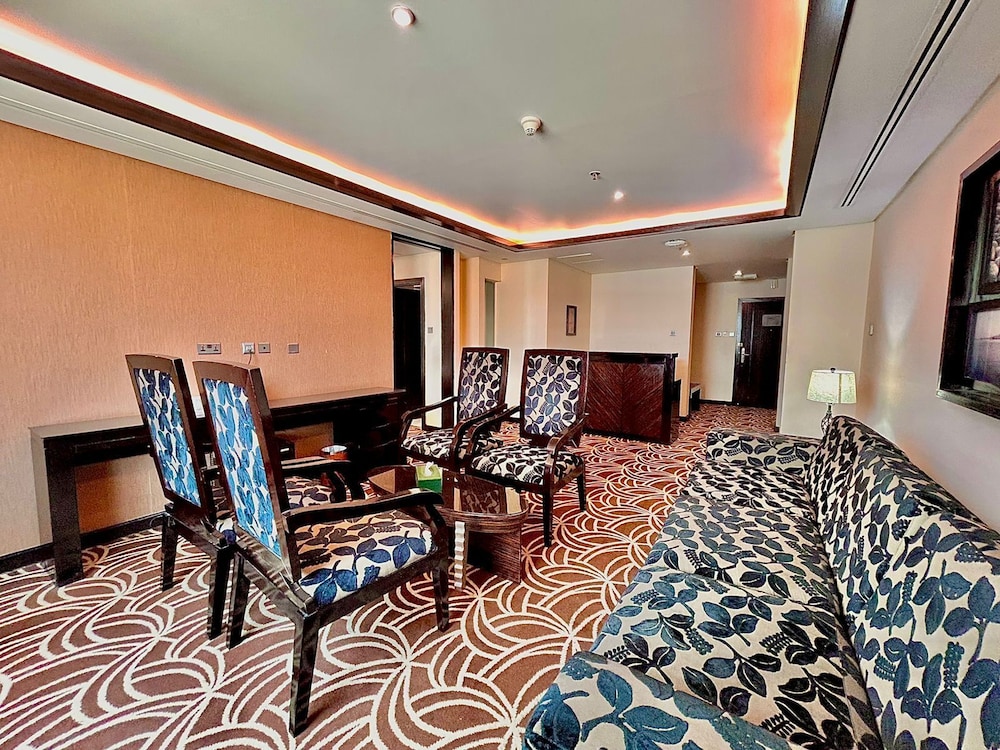 Pavilion Palace Hotel 40/43
