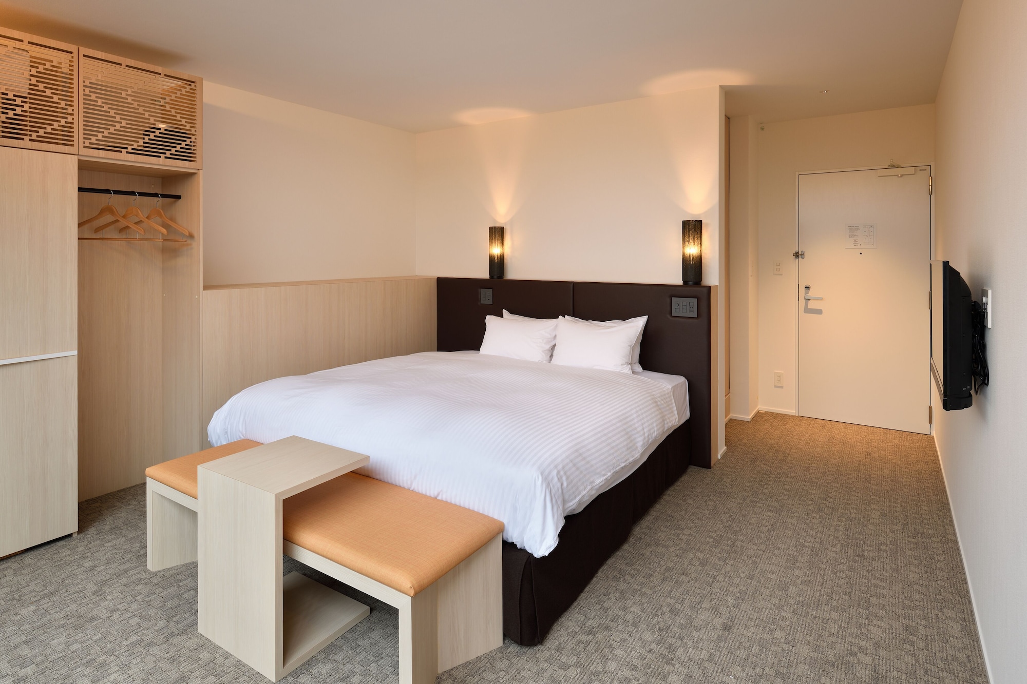 DELUXE, KING BED, PRIVATE GARDEN