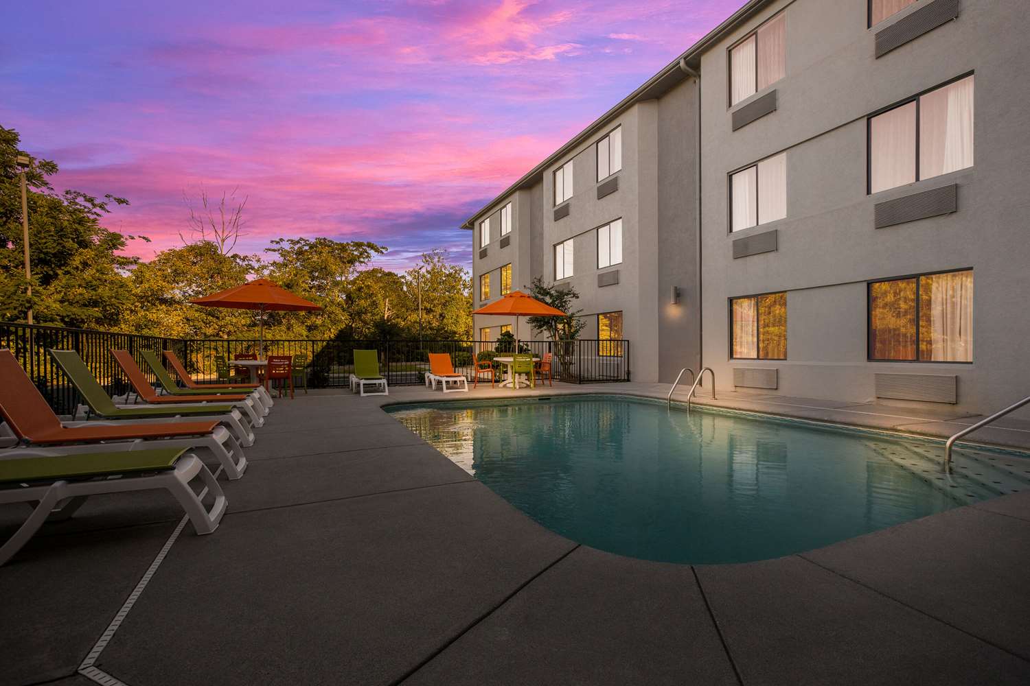Clarion Pointe Sevierville-Pigeon Forge 41/43