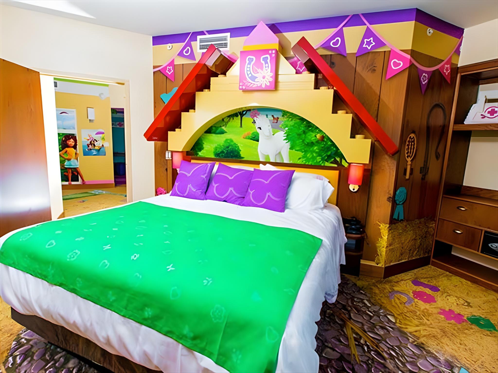 Friends and Premium, Bunk Bed, Queen Bed, Park View