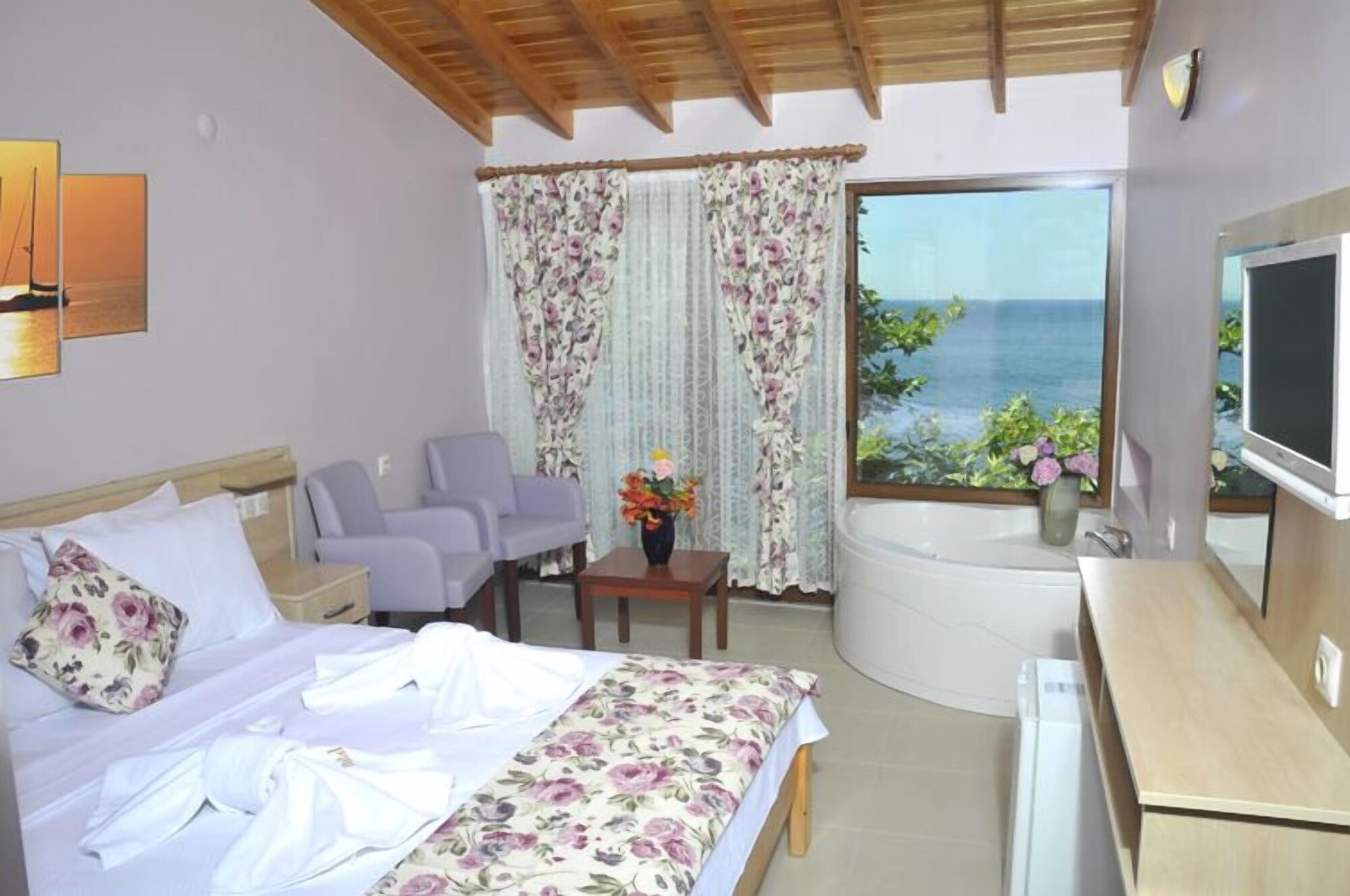 Deluxe, Queen Bed, Sea View, Jetted Tub, Hotel Mola 3/3