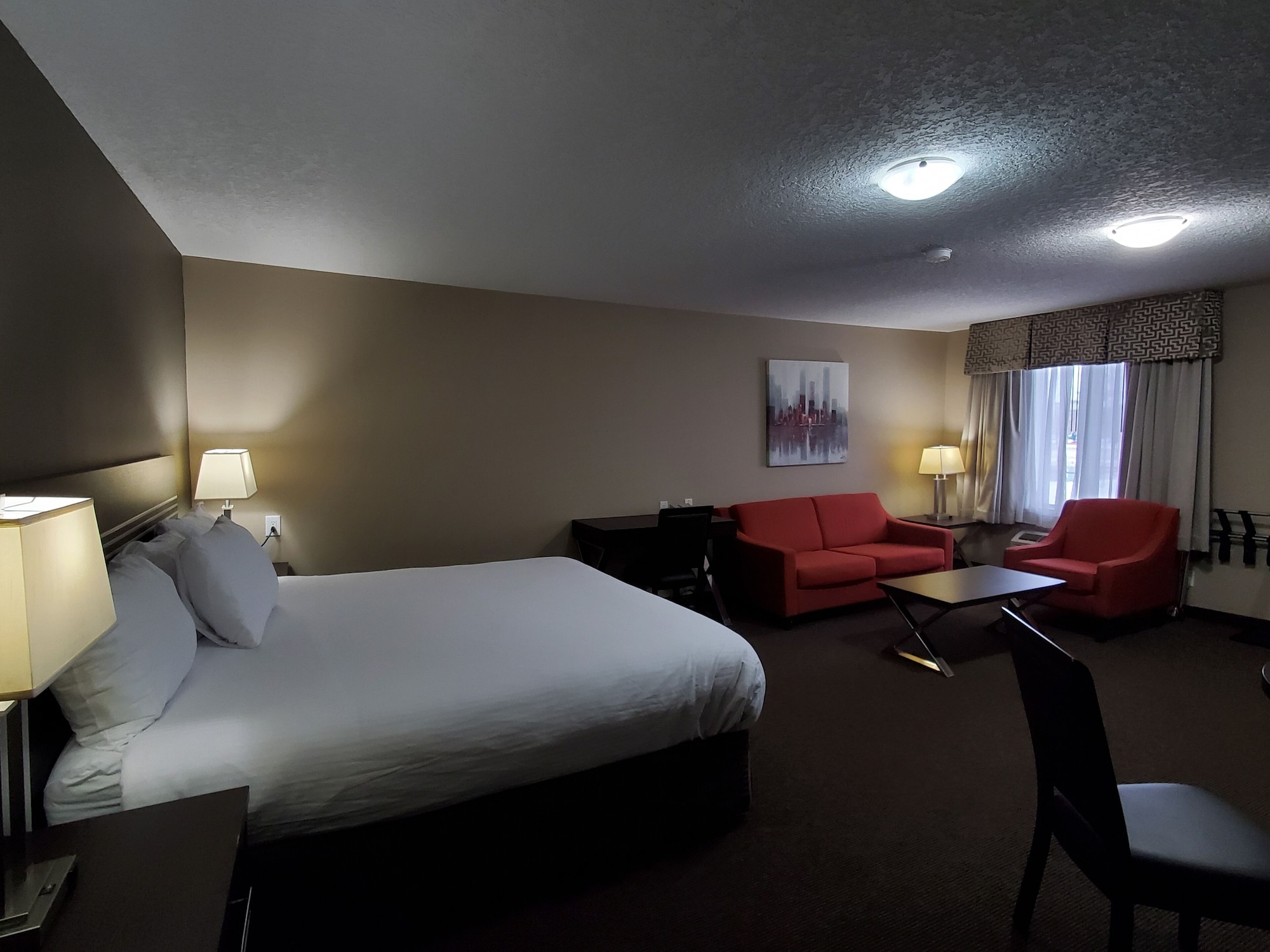 SUITE, KING BED, SOFA, JETTED TUB