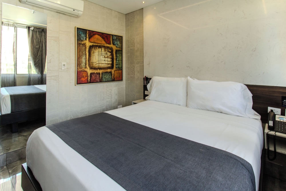 2 BEDROOMS, APARTMENT, JETTED TUB, BALCONY