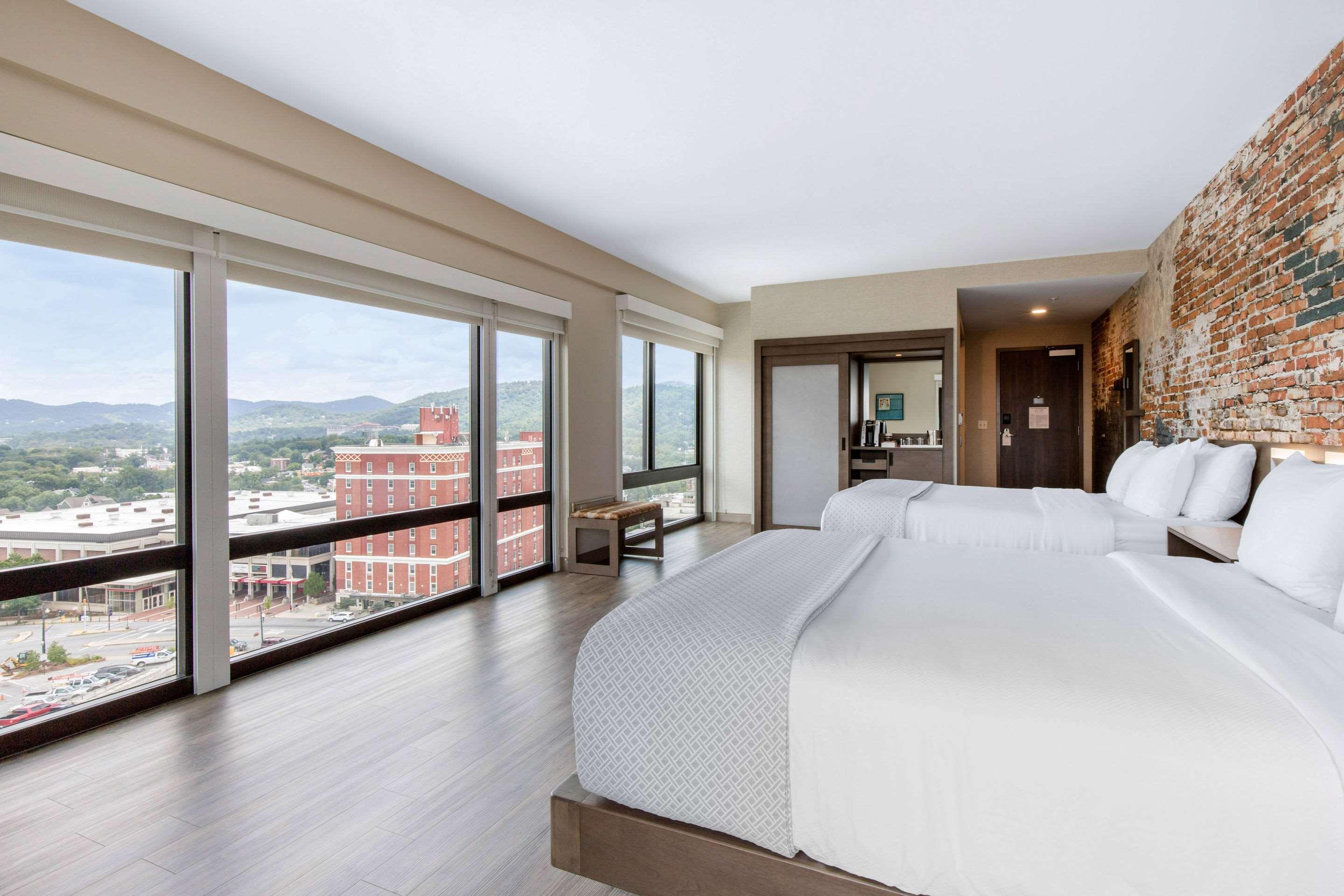 UPGRADE, 2 QUEEN BEDS