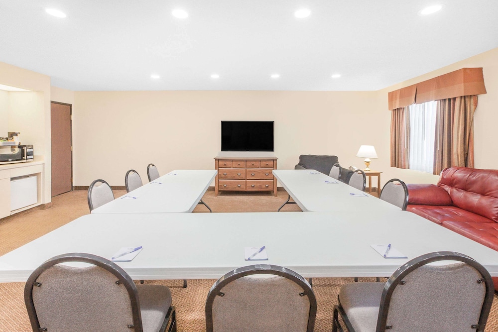 Baymont By Wyndham Port Huron 24/26