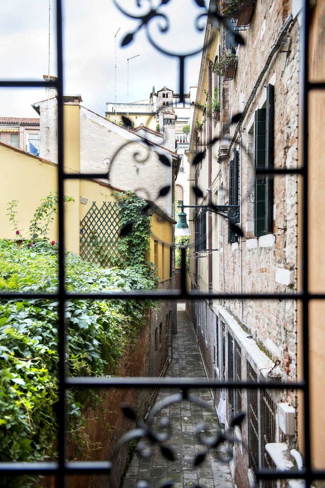 Agli Alboretti 38/63