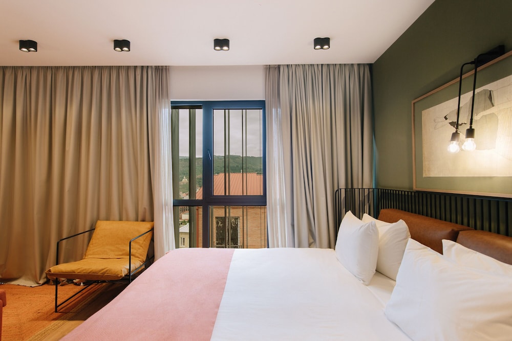 Hotel 21, Tbilisi 25/57