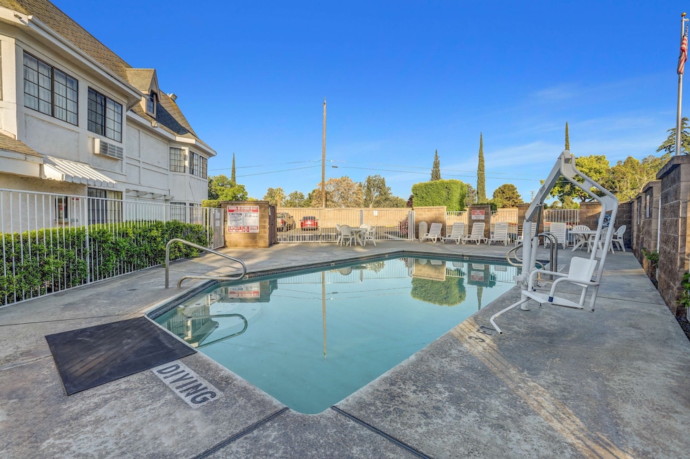 Motel6 Fresno, CA - Belmont Ave 6/39