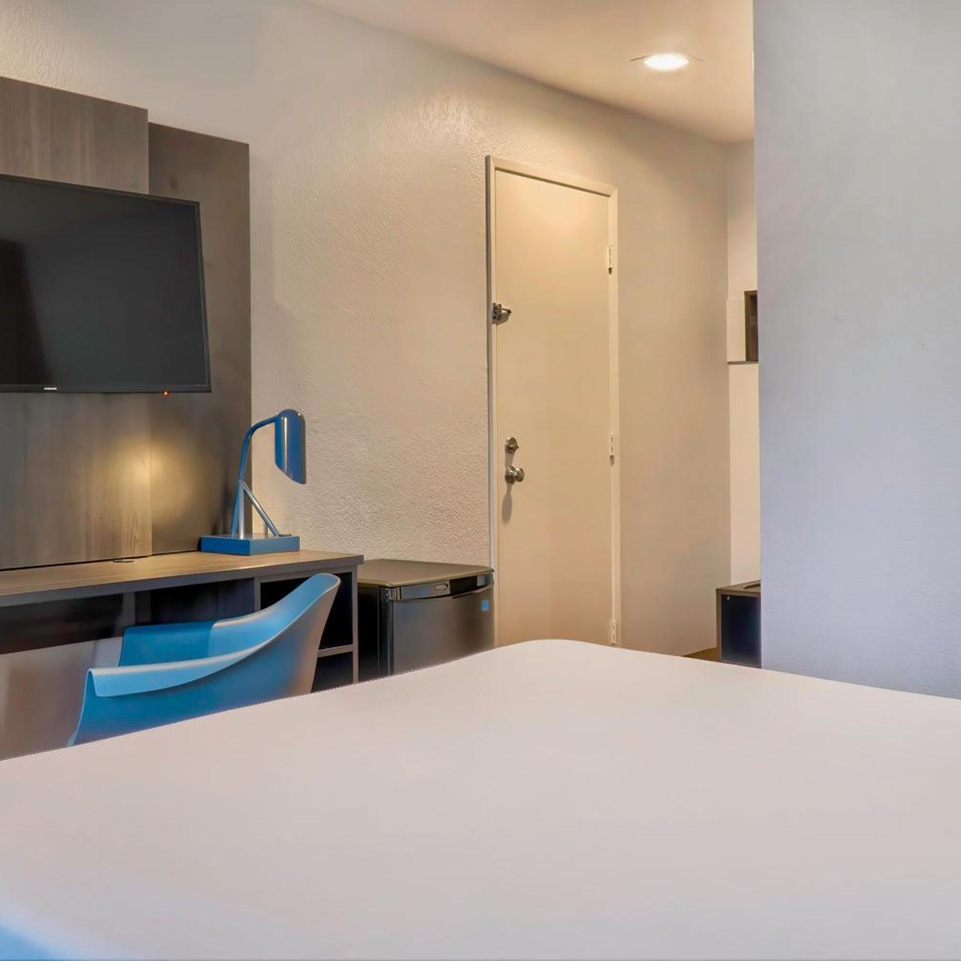 1 Full Bed - ADA/RI Shower/Mini Fridge