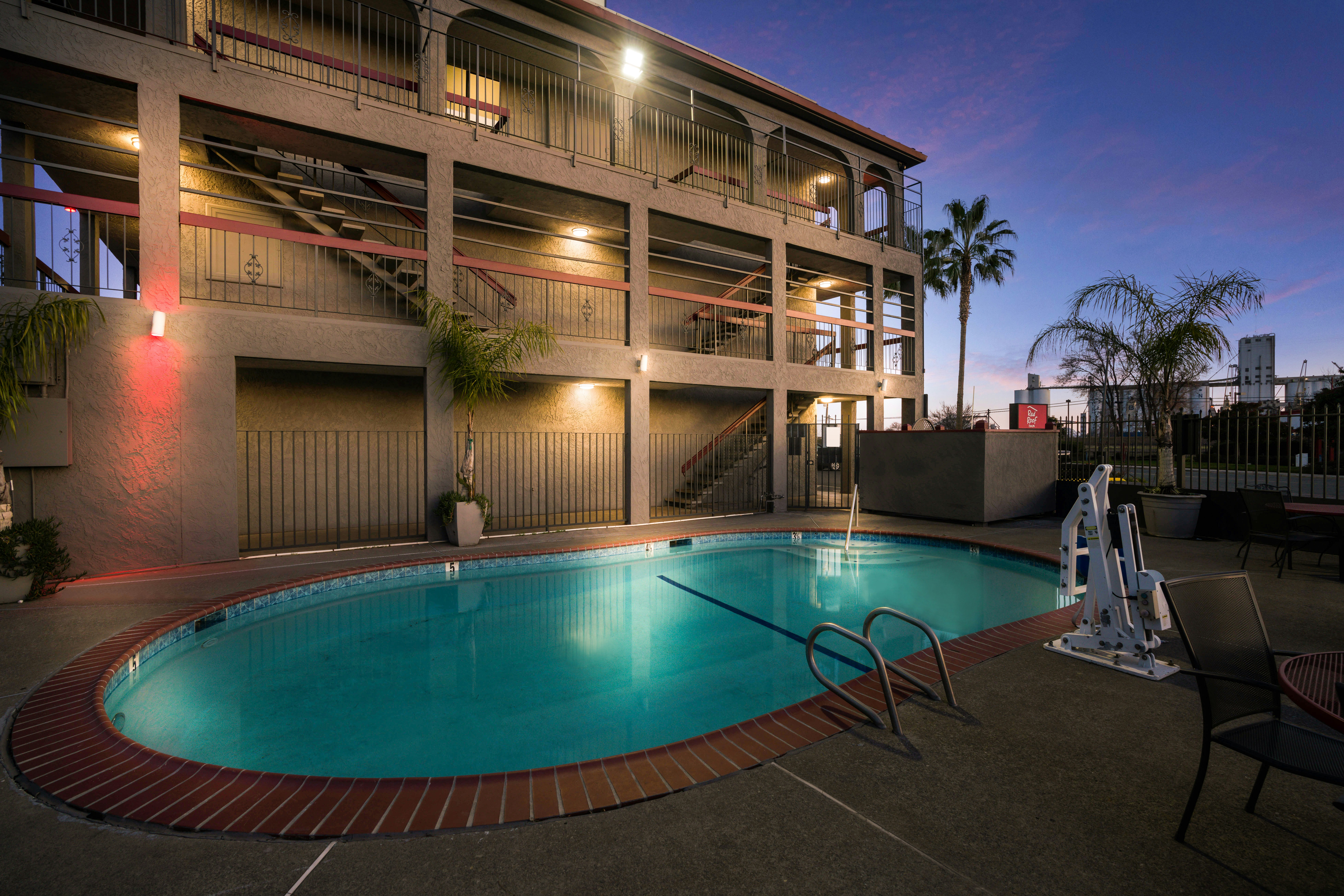 Red Roof Inn Stockton 11/33