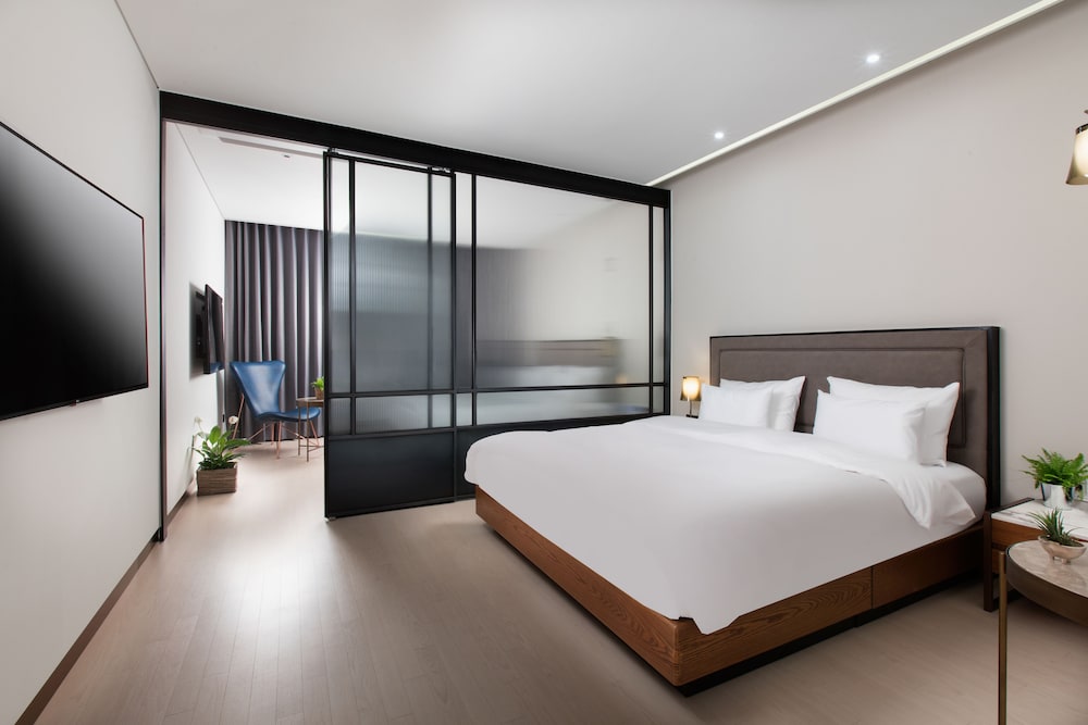 N Bridge Hotel 14/55